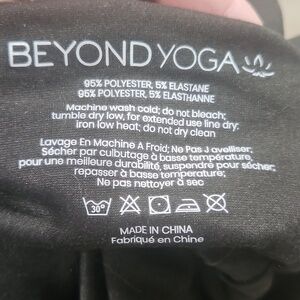 Beyond Yoga Black Pocket Infinity Scarf Stretch Neck Warmer Lightweight